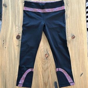 Lululemon cropped leggings.